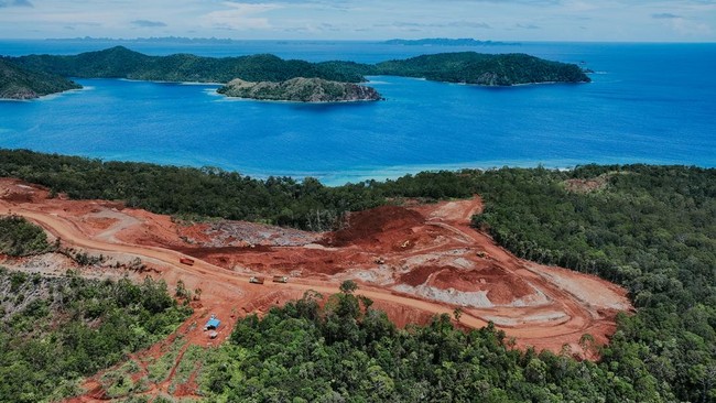 Tambang Nikel Ancam Keindahan Raja Ampat: Laut dan Hutan di Persimpangan