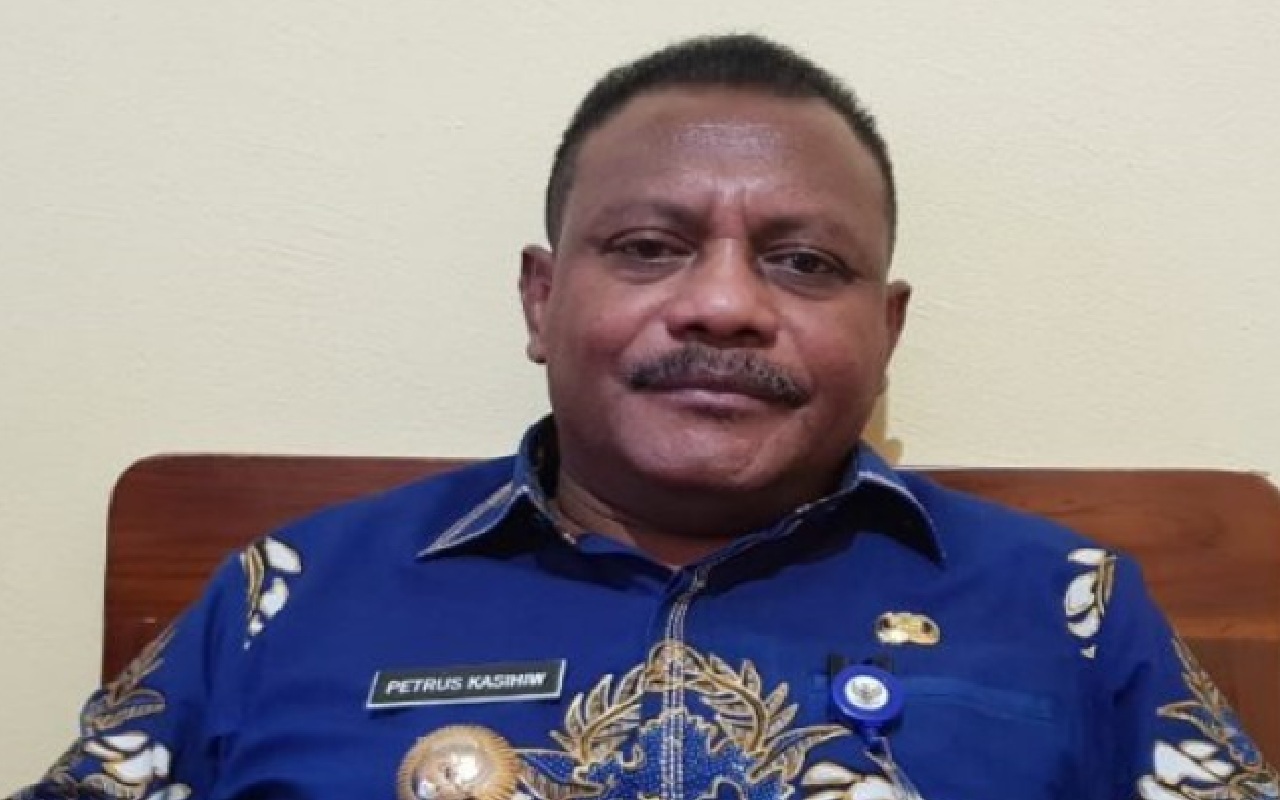 Eks Bupati Teluk Bintuni Dua Periode Petrus Kasihiw Gabung PSI, Ini Alasannya