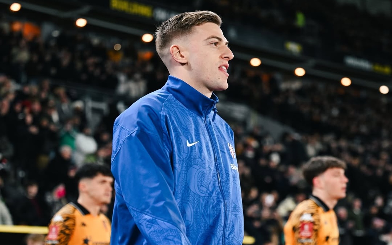 Liam Delap Pilih Bertahan di Chelsea, Siap Berjuang Meski Minim Gol