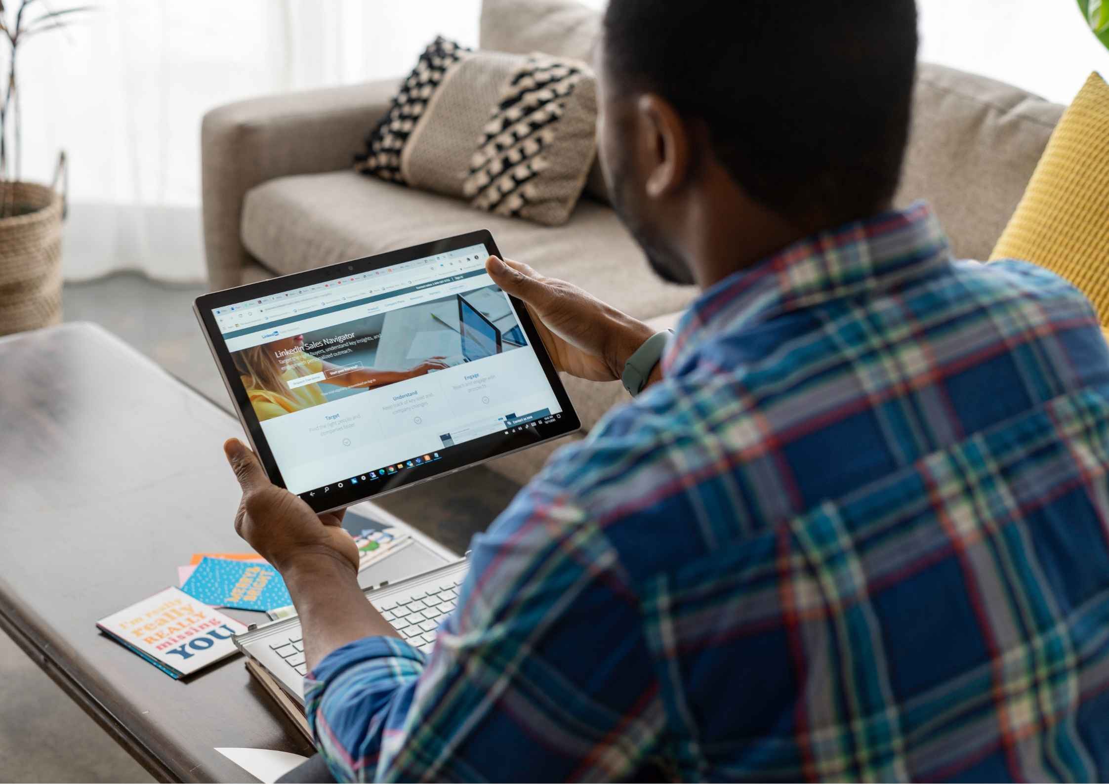 Bongkar Rahasia Headline LinkedIn: 3 Perubahan Kata Kunci yang Bikin Kamu Sering Di-Chat Headhunter