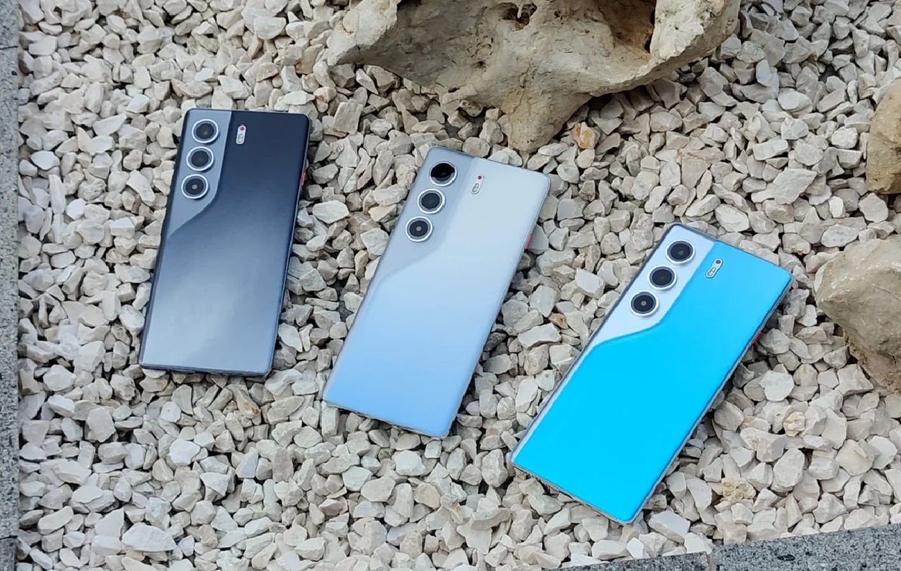 15 Rekomendasi HP Terbaik 2026: Baterai 10.000 mAh, Snapdragon 8 Elite, Spek Flagship Terbaru!