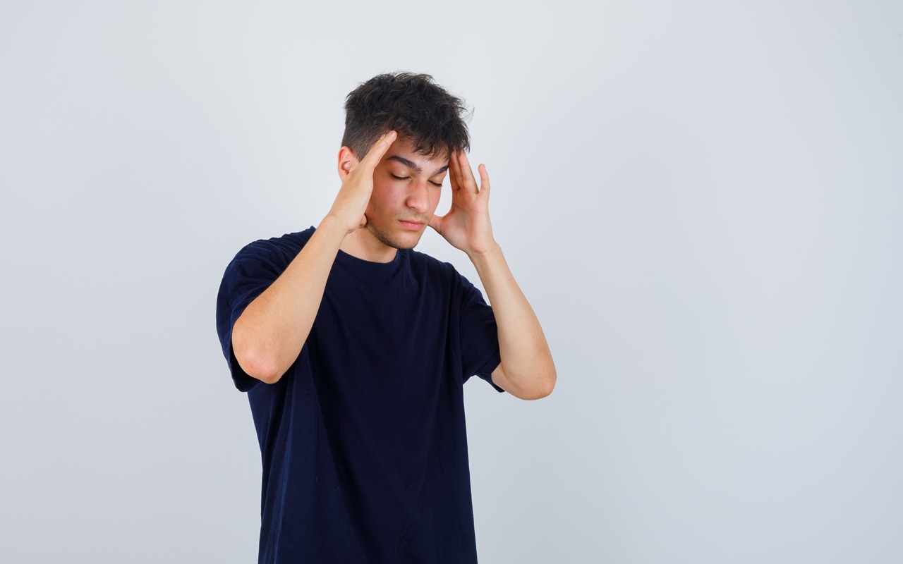 8 Cara Mengatasi Pilek dan Sakit Kepala Secara Alami dan Cepat