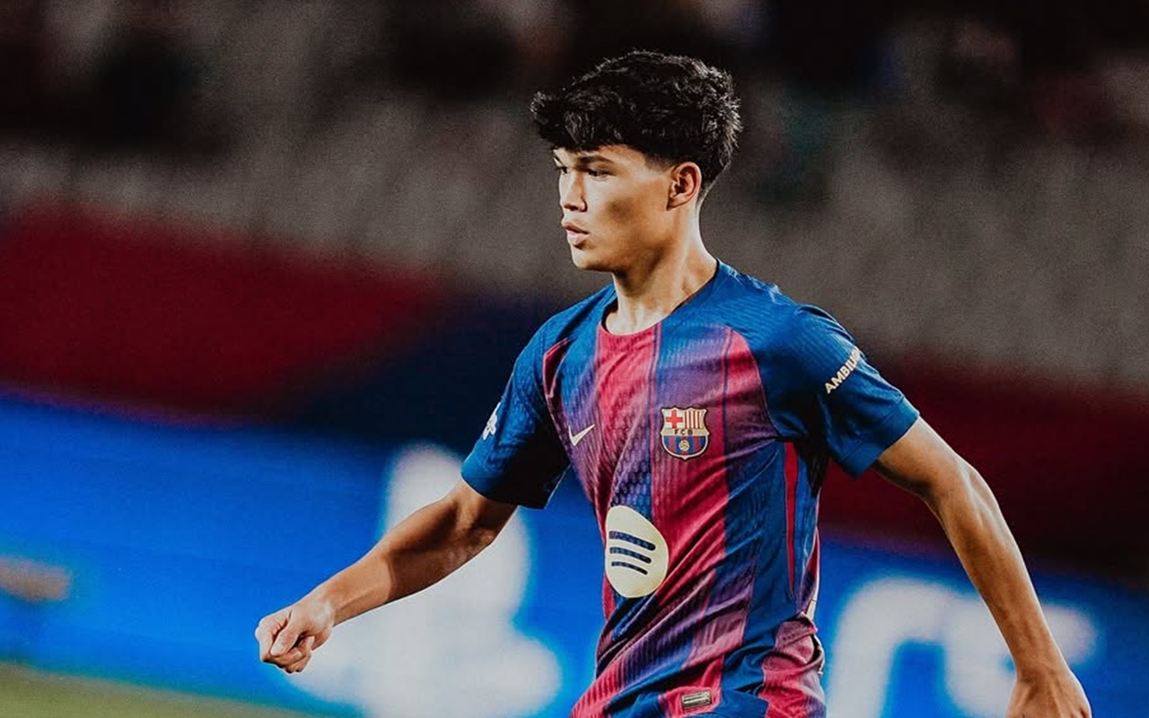 Hansi Flick Angkat Bicara soal Rumor Kepergian Dro Fernandez dari Barcelona