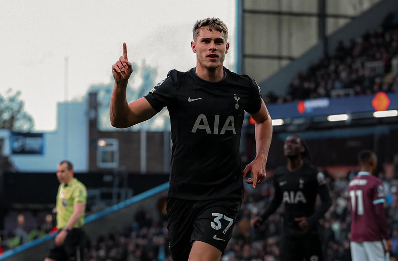 Roberto De Zerbi Tunjuk Micky van de Ven Jadi Kapten Baru Tottenham, Ini Alasannya