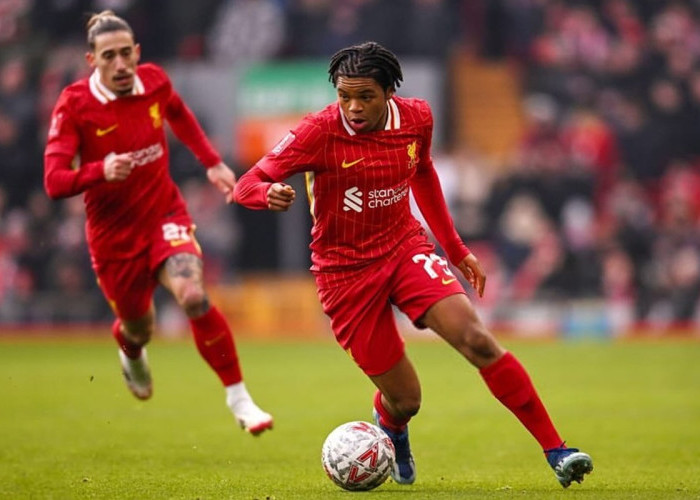 Liverpool Yakin Pertahankan Rio Ngumoha di Anfield, Arsenal Mulai Memantau