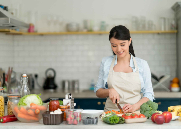 Kitchen Therapy: Seni Menghalau Penat dan Overthinking Lewat Masakan Rumah