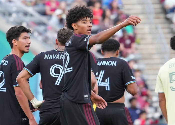 Barcelona Bidik Bek Australia Lucas Herrington, Colorado Rapids Tolak Tawaran Perdana