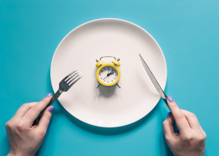 Benarkah Makan Malam Lebih Baik daripada Sarapan Saat Intermittent Fasting?