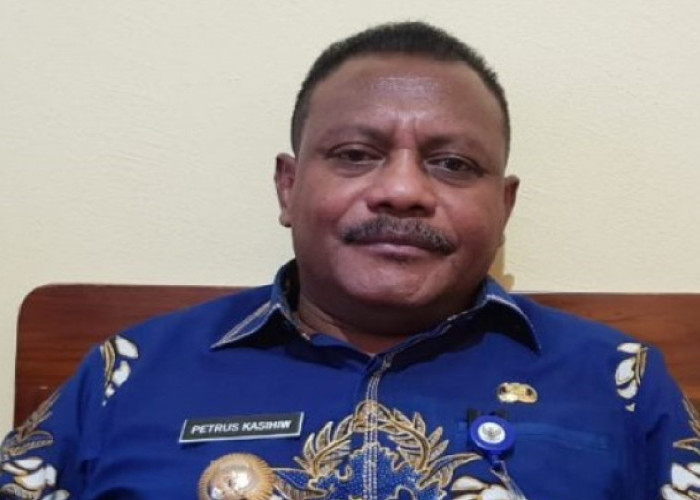 Eks Bupati Teluk Bintuni Dua Periode Petrus Kasihiw Gabung PSI, Ini Alasannya