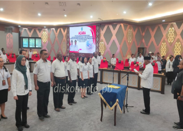 Resmi Dilantik! Ini Tugas Besar 13 Pejabat Baru Disdukcapil Papua Barat yang Disorot Gubernur
