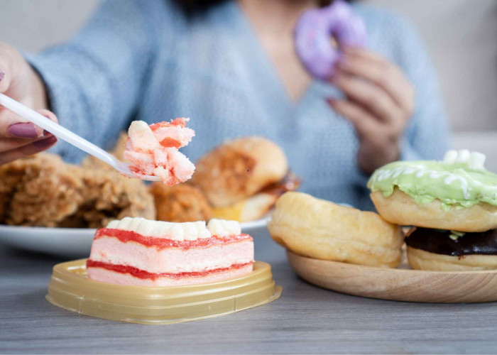 Suka Makan Saat Stres? Kenali Emotional Eating dan Cara Menghentikannya