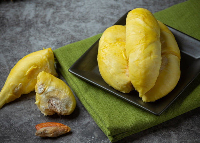 Durian, Si Raja Buah: Manfaat Kesehatan, Kandungan Nutrisi, dan Tips Konsumsi Aman
