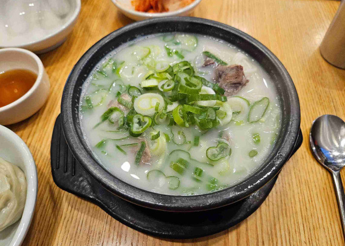 Seollongtang: Sup Tulang Khas Korea yang Bergizi