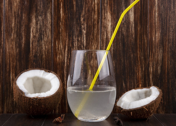 7 Penyakit yang Bisa Terbantu dengan Air Kelapa Muda, Nomor 4 Sering Dialami Banyak Orang