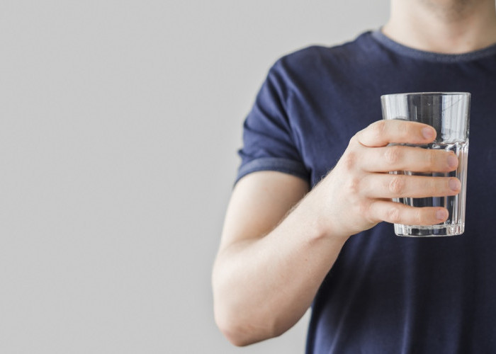 Jangan Asal Minum! Ini Perbedaan Manfaat Air Dingin, Normal, dan Hangat