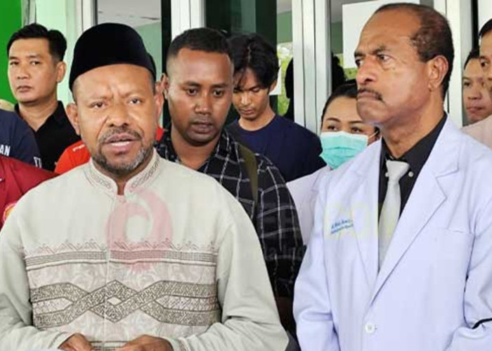 Gubernur Papua Barat Pantau Arus Mudik Lebaran di Bandara Rendani, Pastikan Pelayanan Optimal