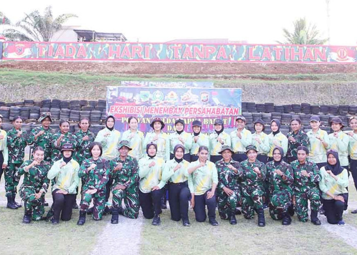 Polwan Polda Papua Barat dan Kowad Kodam XVIII/Kasuari Perkuat Soliditas Lewat Ekshibisi Menembak Persahabatan