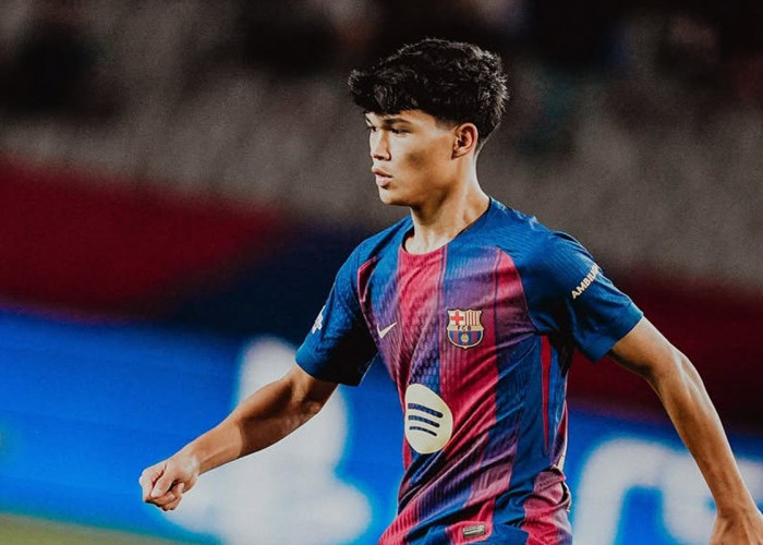 Hansi Flick Angkat Bicara soal Rumor Kepergian Dro Fernandez dari Barcelona