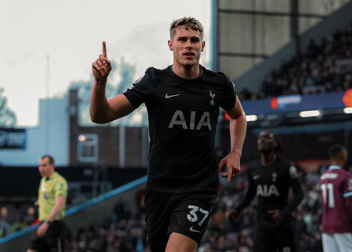 Roberto De Zerbi Tunjuk Micky van de Ven Jadi Kapten Baru Tottenham, Ini Alasannya
