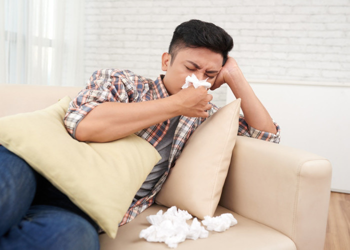 8 Cara Ampuh Atasi Pilek yang Bikin Sakit Kepala, Nomor 3 Paling Efektif!