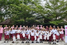 Polresta Manokwari dan Bhayangkari Salurkan Bantuan Pendidikan ke Siswa SD Negeri 56 Bremi
