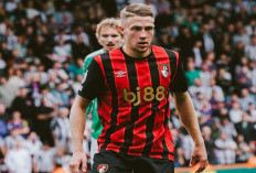 Manchester United dan Liverpool Berebut Adrien Truffert, Bournemouth Pasang Harga Tinggi