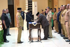 Gubernur Dominggus Mandacan Lantik 33 Pejabat Pemprov Papua Barat, Perkuat Kinerja ASN